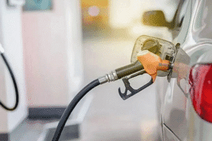 Benzine yapılan 1,19 TL'lik zammın ardından cumartesi itibarıyla motorinin litresi