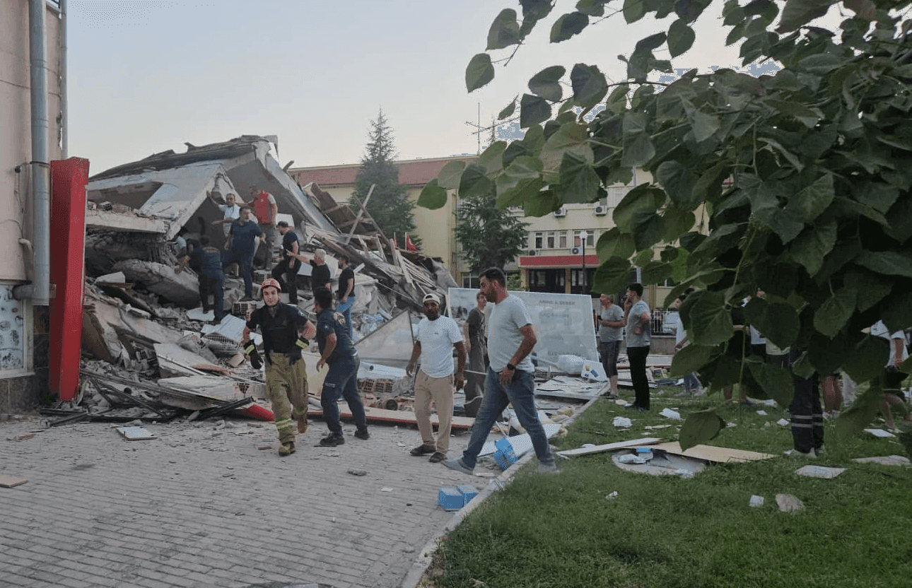 Bakan Ali Yerlikaya Acı Haberi Verdi: Can kaybı var