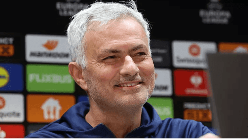 Fenerbahçe Teknik Direktörü Jose Mourinho, Feyenoord maçı öncesi düzenlenen basın
