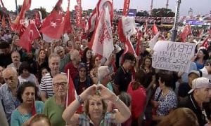 Vatandaşlar CHP İstanbul binasına ulaşarak protesto düzenledi; katılımın detayları ve