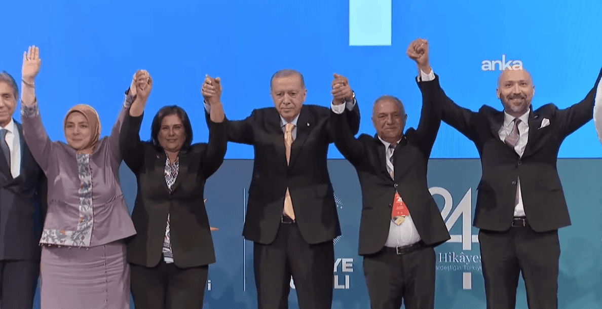 Aydın Büyükşehir Belediye Başkanı Özlem Çerçioğlu’nun CHP’den istifa ederek AKP’ye