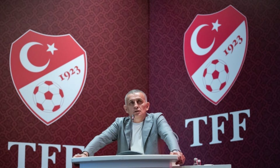 Spor Federasyonlarının Başkanları Voleybol Federasyonu Başkanı Mehmet Akif Üstündağ, çeşitli