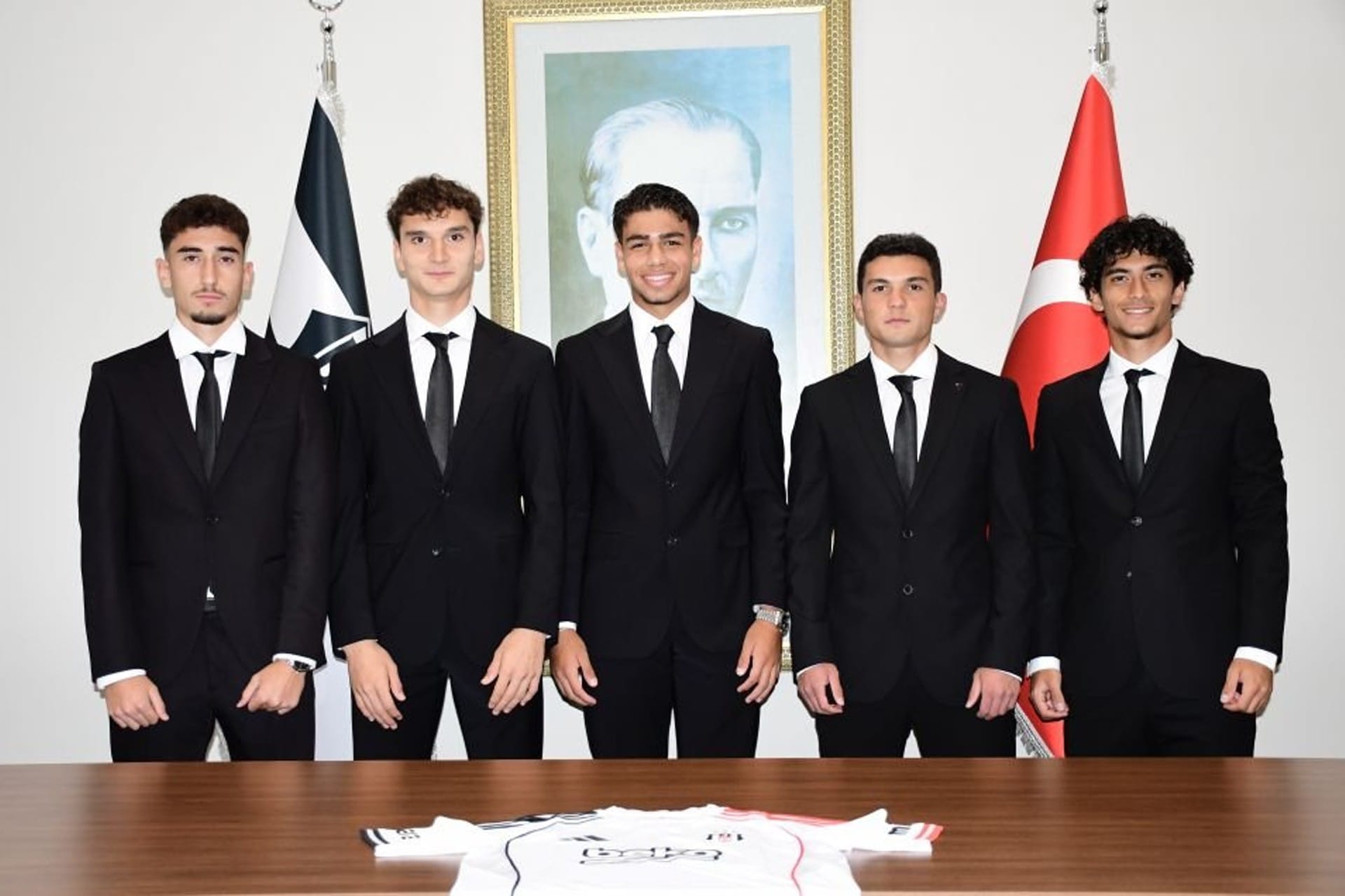 Beşiktaş'ın beş yeni transferi detaylarıyla: Hangi yıldızlar imzalandı ve takıma