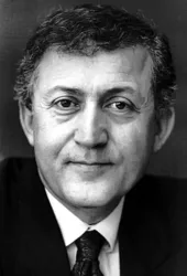 Ahmet Taner Kışlalı Ahmet Taner Kışlalı yazar fotoğrafı