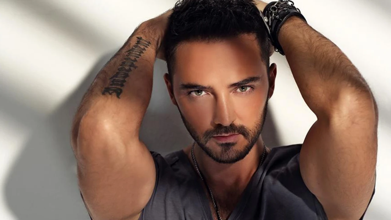 Ünlü şarkıcı Gökhan Özen, son günlerde hakkında ortaya çıkan sahte