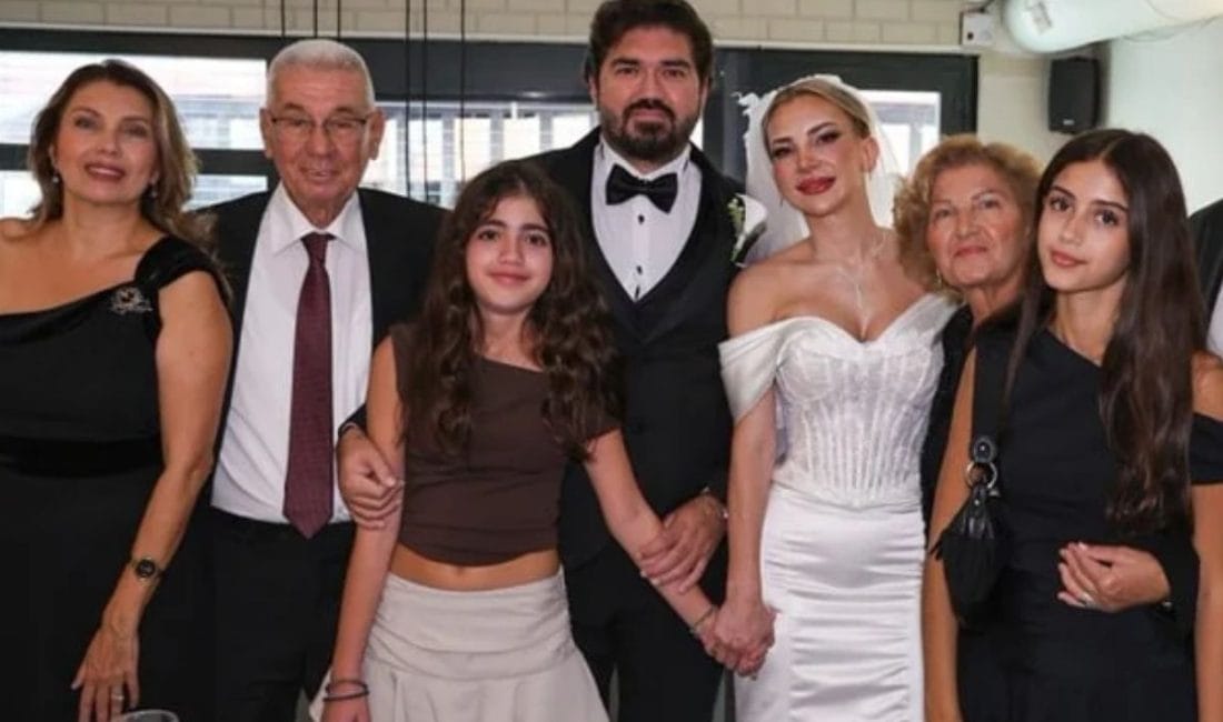 Televizyon dünyasından tanınan Rasim Ozan Kütahyalı, özel hayatını saklı tutmasına