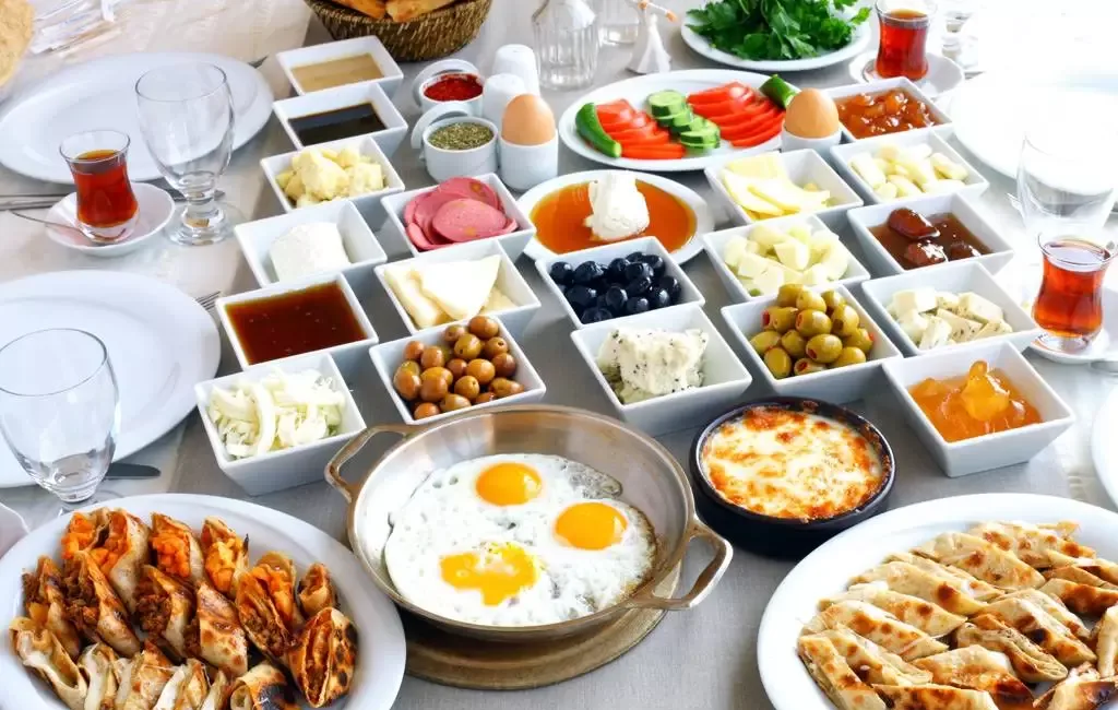Çalışmada, geç kahvaltı yapan şahıslarda daima yorgunluk, anksiyete ve depresyon,