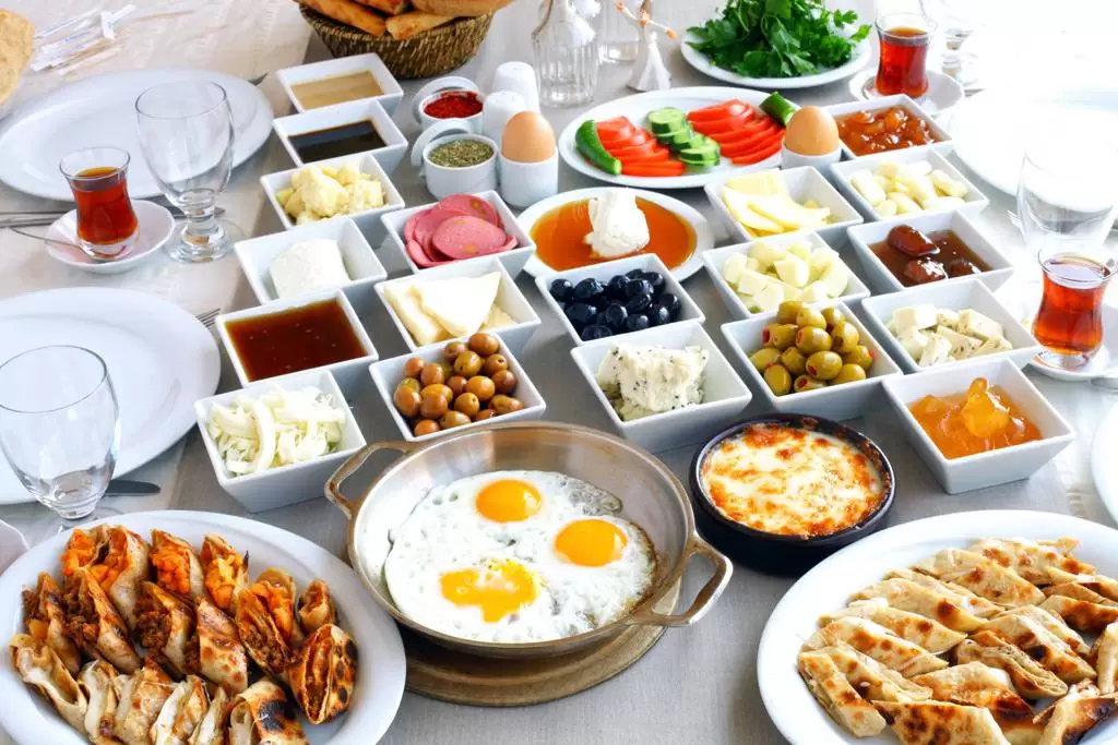 Çalışmada, geç kahvaltı yapan şahıslarda daima yorgunluk, anksiyete ve depresyon,