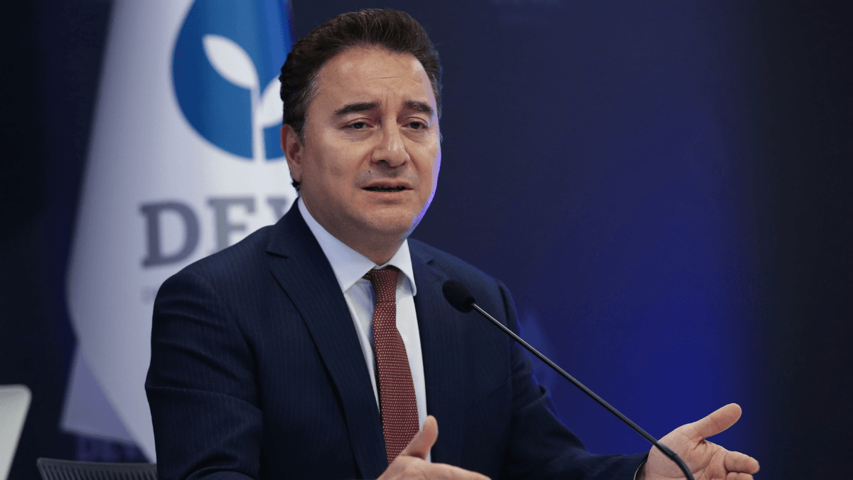 DEVA Partisi Genel Başkanı Ali Babacan, düzenlenen Yeni Yol Grup