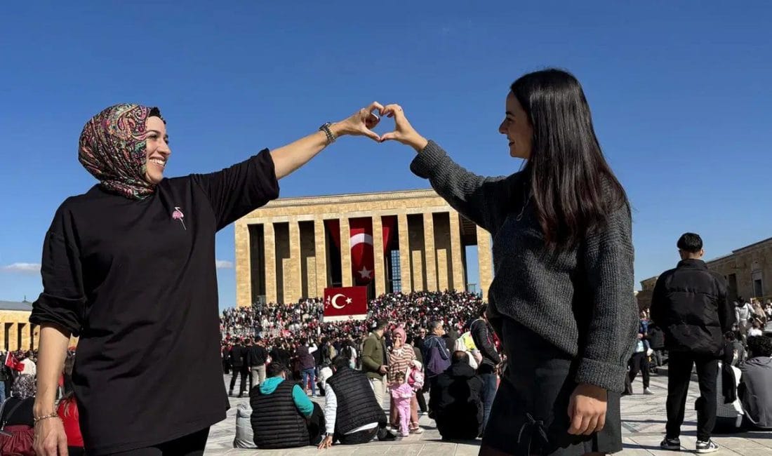 Anıtkabir, Cumhuriyetin 102. yıl dönümünde sabahın erken saatlerinden itibaren kırmızı