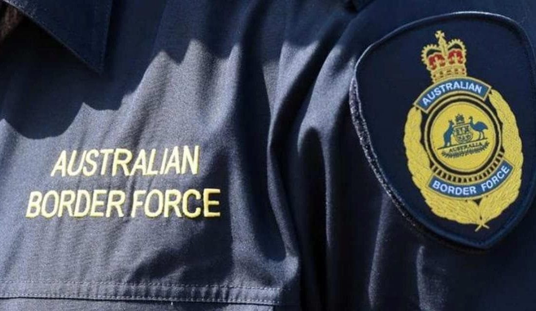 Avustralya’dan Nauru’ya Transferler Başladı: Üçüncü Ülkeye Yerleştirme Tartışmaları Yeniden Alevlendi Avustralya hükümeti, ülkede kalmalarına izin verilmeyen ancak kendi ülkelerine geri