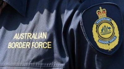 Avustralya hükümeti, ülkede kalmalarına izin verilmeyen ancak kendi ülkelerine geri