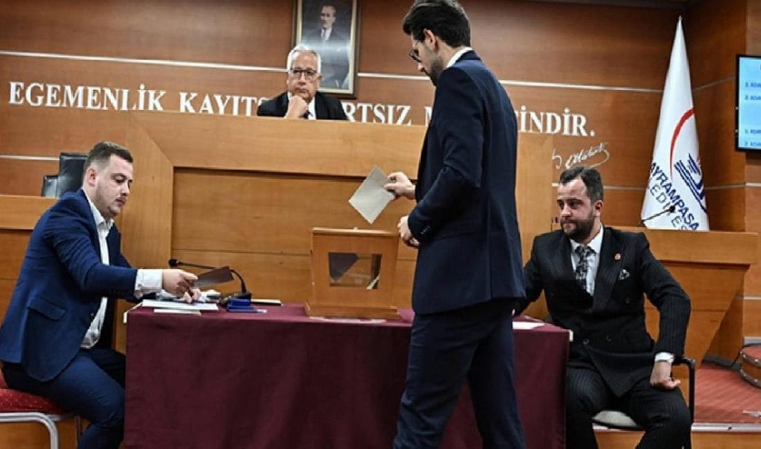 Bayrampaşa Belediye Meclisi’nde Belediye Başkanı Hasan Mutlu’nun tutuklanması sonrasında yaşanan