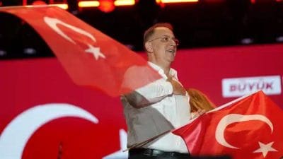 İzmir Buca Cezaevi’nde tutuklu bulunan Beylikdüzü Belediye Başkanı Mehmet Murat