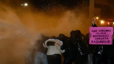 ÇHD’den Ankara Cumhuriyet Başsavcılığı Kararına Tepki: Gözaltındaki Öğrencilere Yapılan Çıplak Arama İddiası 22 Mart 2025 tarihinde Ankara Terörle Mücadele Müdürlüğü’nde gözaltında bulunan