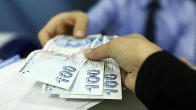 CHP’den Sağlık Çalışanlarına Yönelik ‘90 Bin TL + 10 Bin Puan’ Promosyonuna Sert Tepki Sağlık emekçilerine yönelik son banka promosyonu anlaşması büyük tepki topladı.