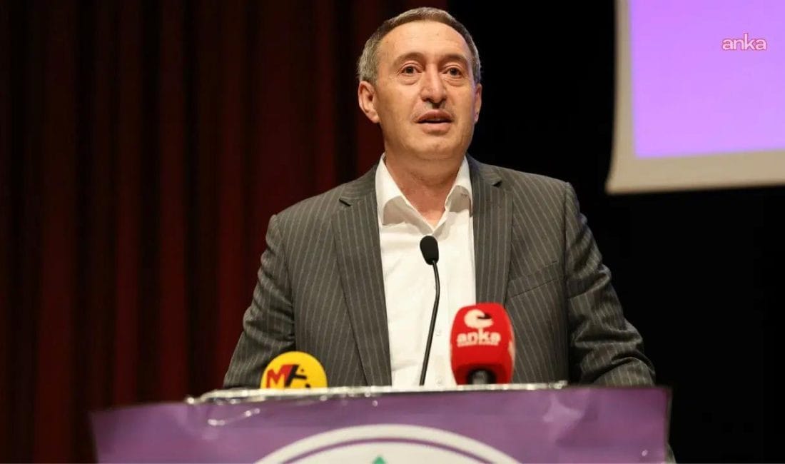 Cumhuriyet, hem kurtuluşun hem de kuruluşun bir ifadesi olarak ortaya
