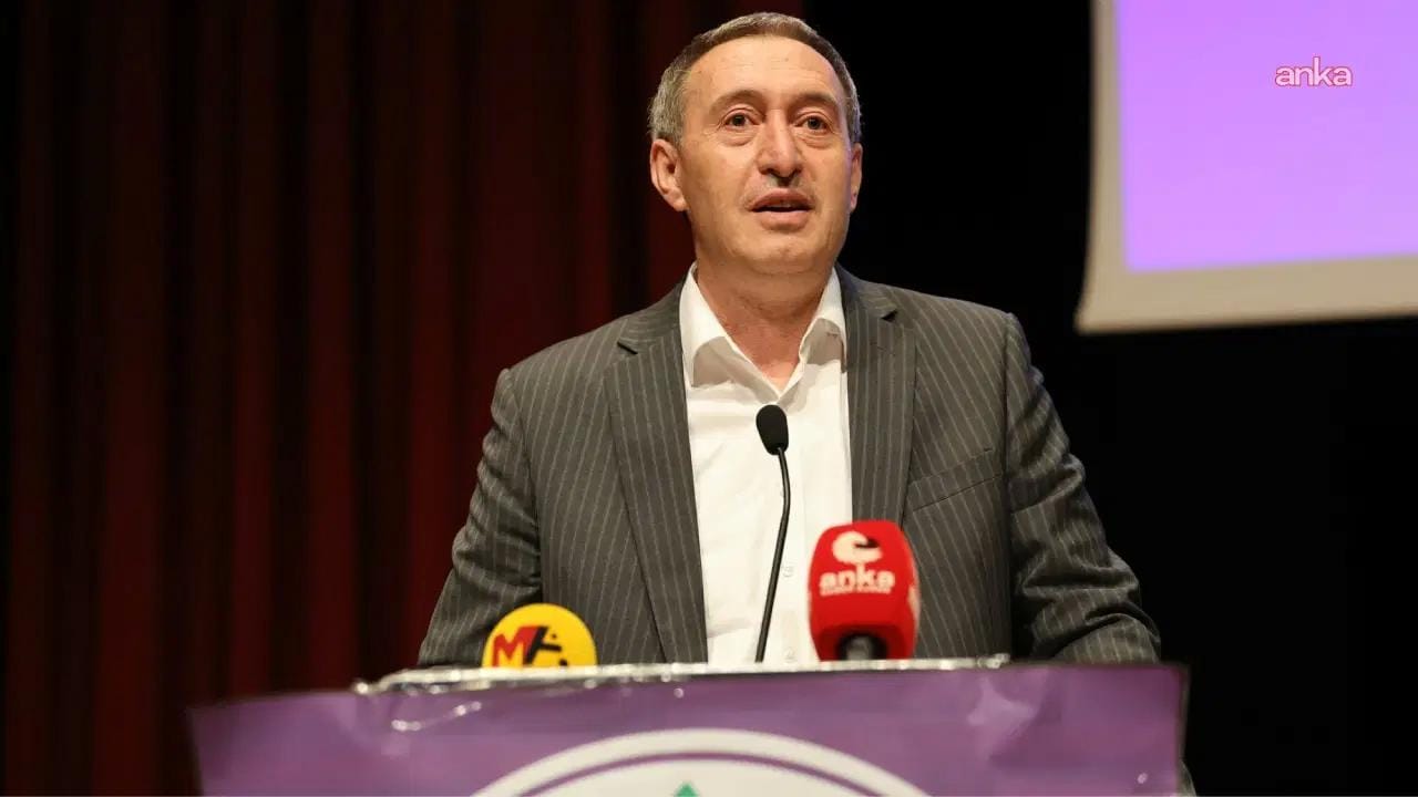 Cumhuriyet, hem kurtuluşun hem de kuruluşun bir ifadesi olarak ortaya