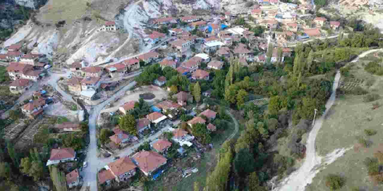 Manisa’nın Demirci ilçesinde kiraz, badem ve kestane üretiminin yanında son