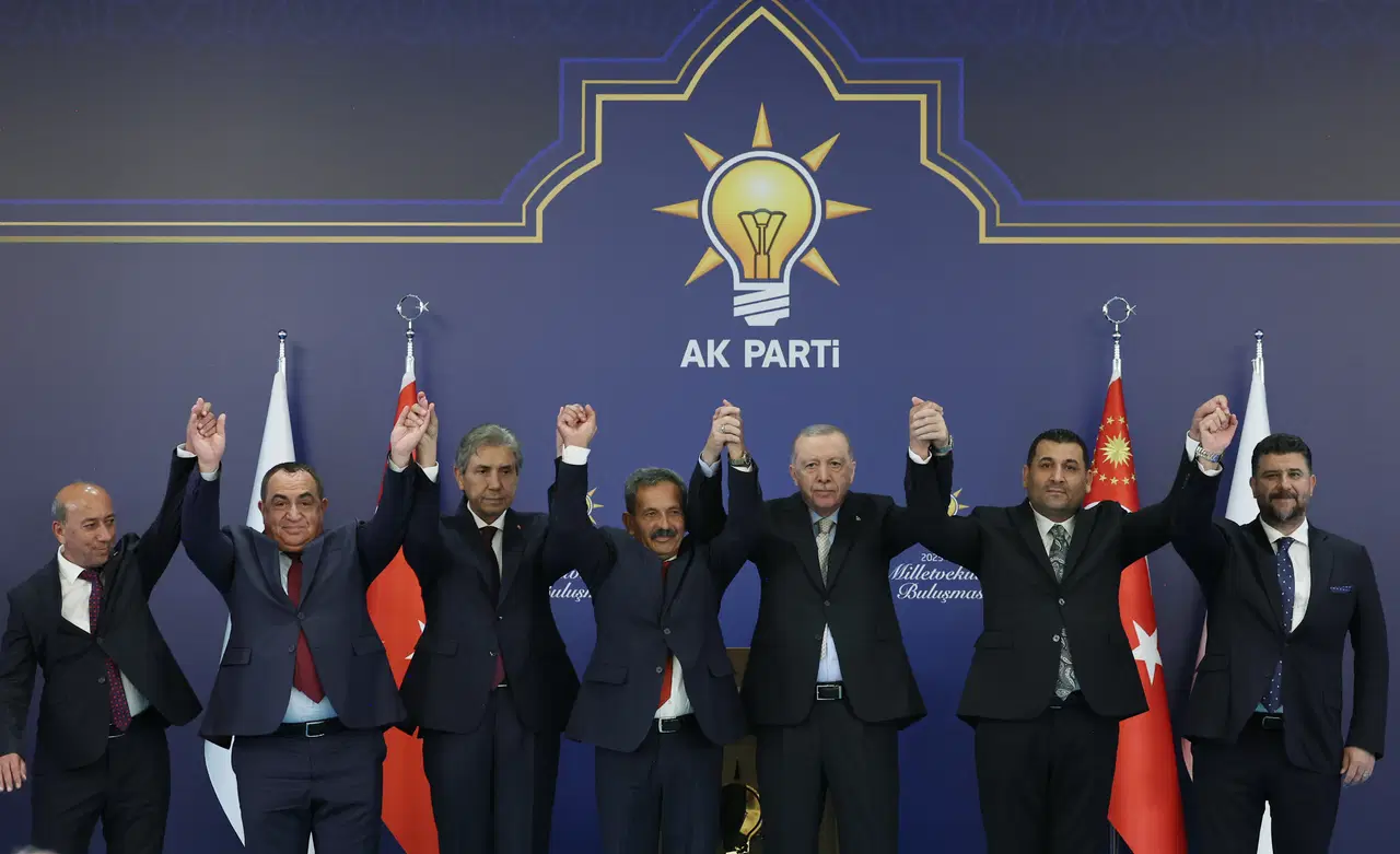 Belediyelerden AK Parti'ye Geçişler