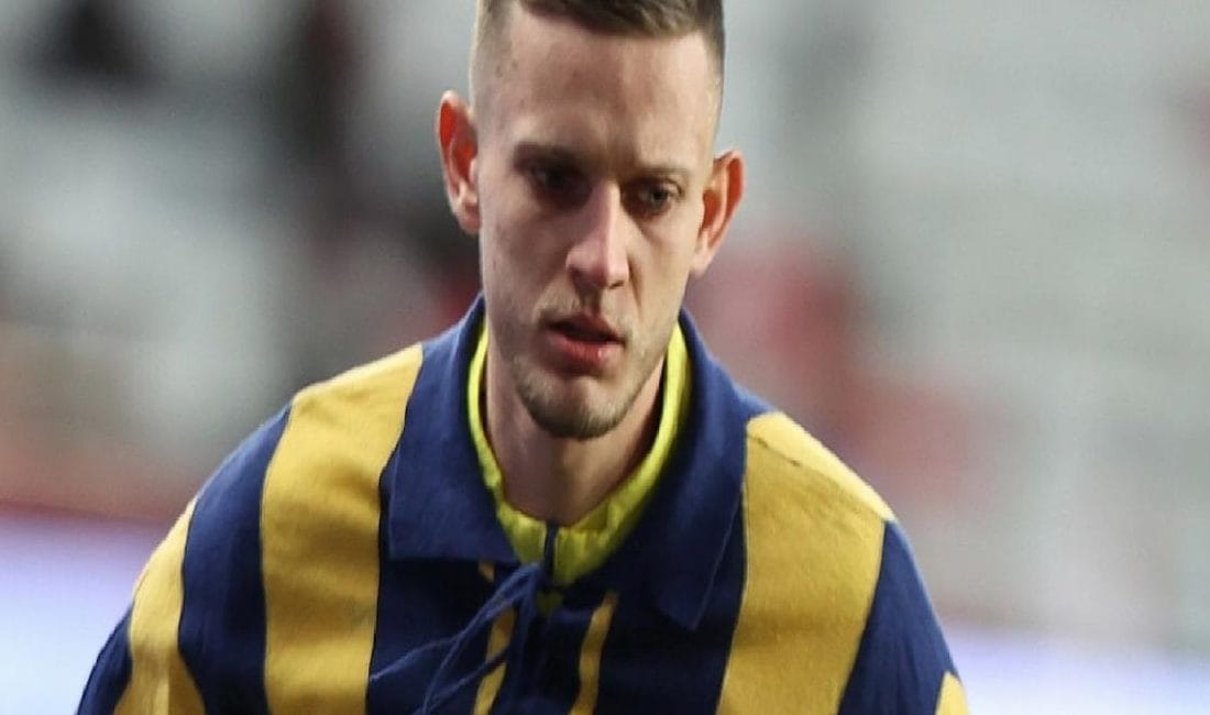 Fenerbahçeli Szymanski’ye Lyon’dan Transfer Teklifi Fenerbahçe forması giyen Sebastian Szymanski