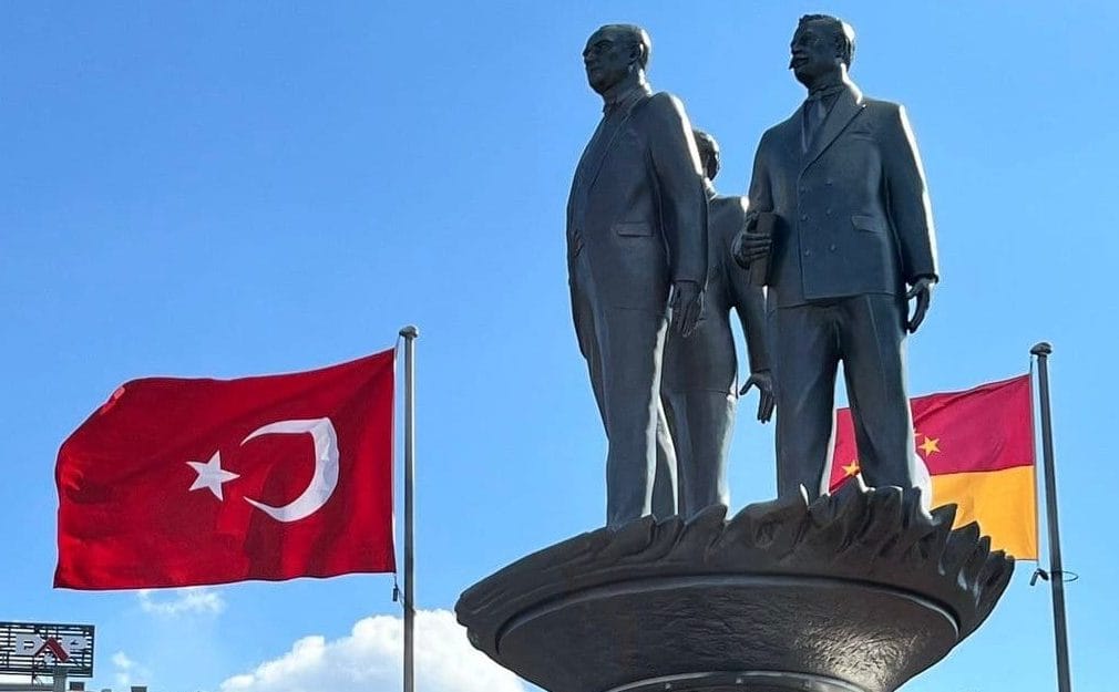 galatasaraydan-120-yil-anit-acilisi-0-8t88g2K2.jpg