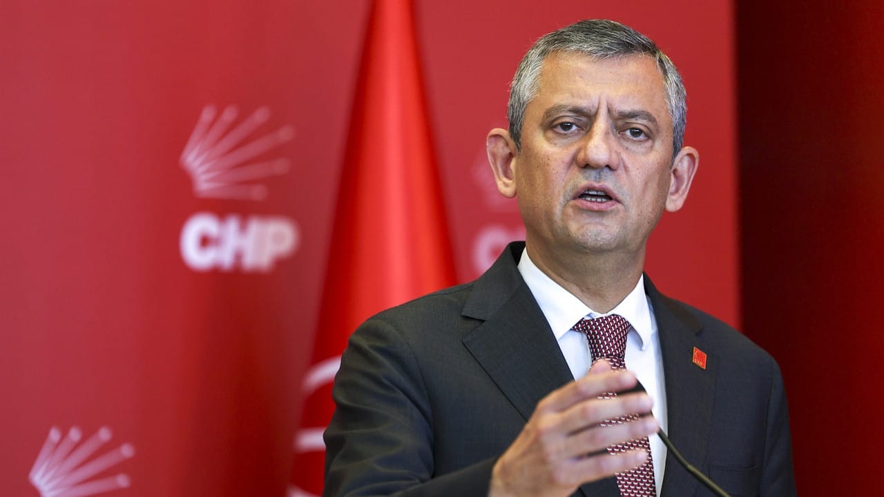 Özgür Özel’den Erdoğan–Trump Görüşmesine Sert Eleştiri: ‘Nadir Elementler Türkiye’nin Geleceğidir’