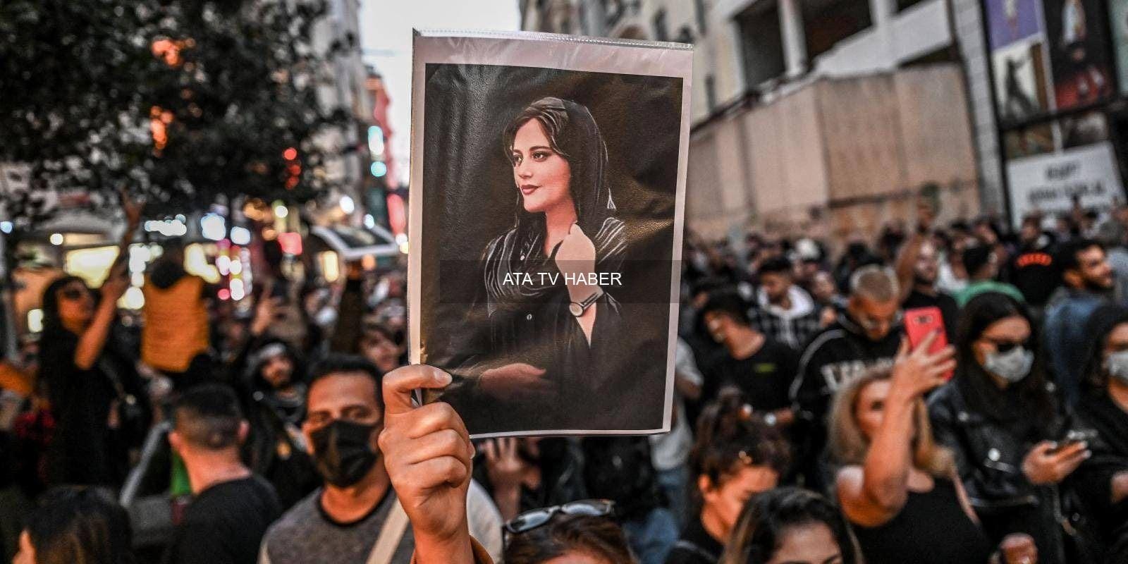İran'da Rejim Yetkilisinin Lüks Düğünü: Çifte Standartlar ve Halkın Tepkisi