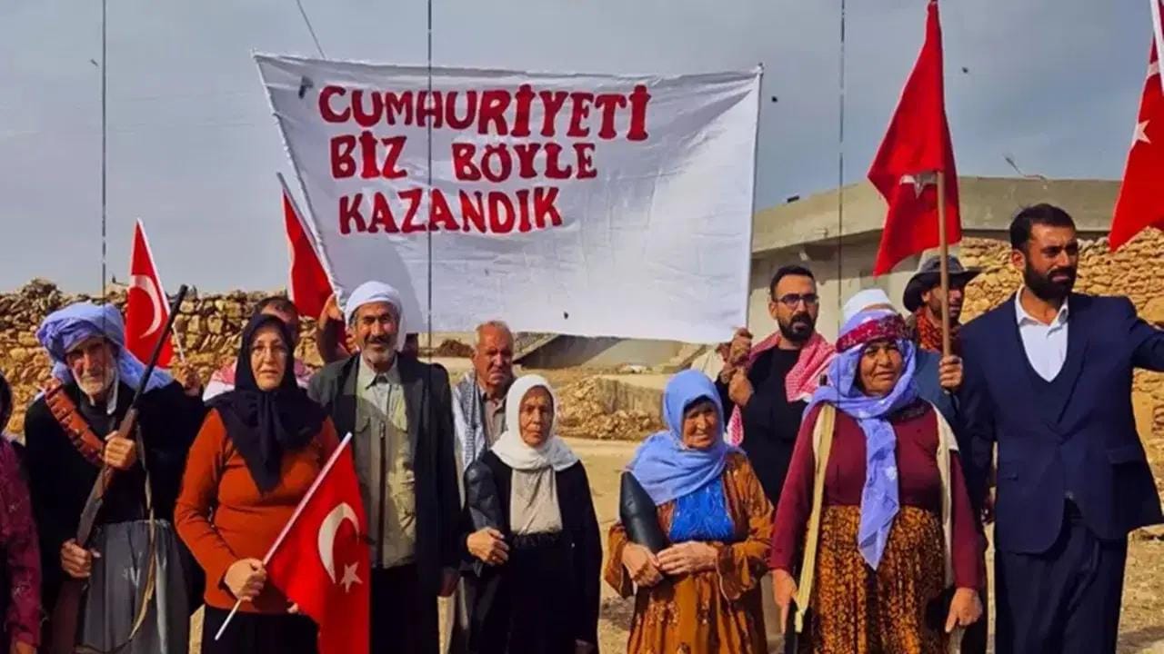 Karaköprü ilçesinin kırsal Çiftekemer Mahallesi’nde sabah saatlerinde 29 Ekim Cumhuriyet
