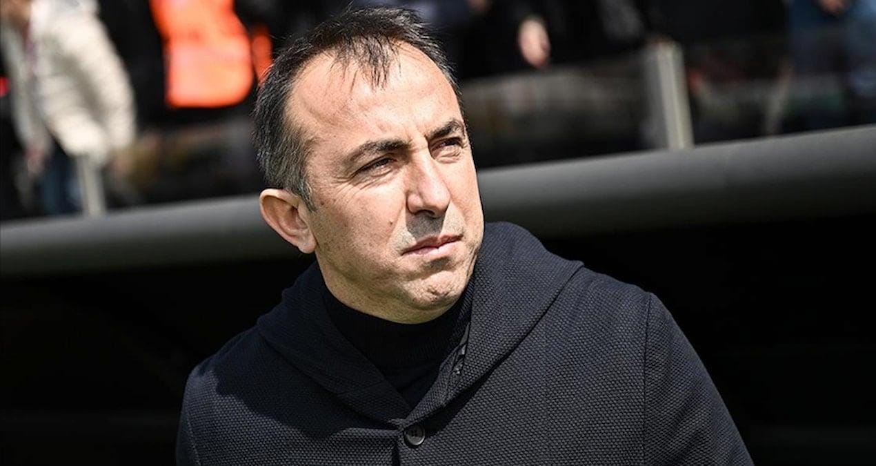 Konyaspor Kulübü Başkanı Ömer Atiker, teknik direktör Recep Uçar ve