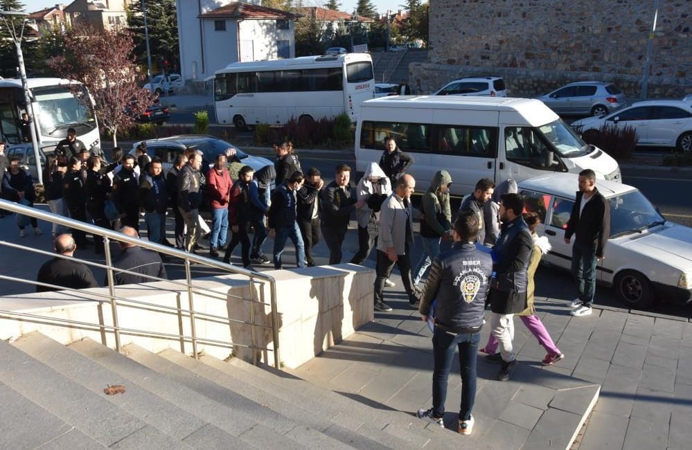 Nevşehir Merkezli Sahte Kripto Ağına 19 İlde Eş Zamanlı Operasyon Nevşehir Emniyeti, sahte kripto yatırım siteleri ve Telegram üzerinden yürütülen