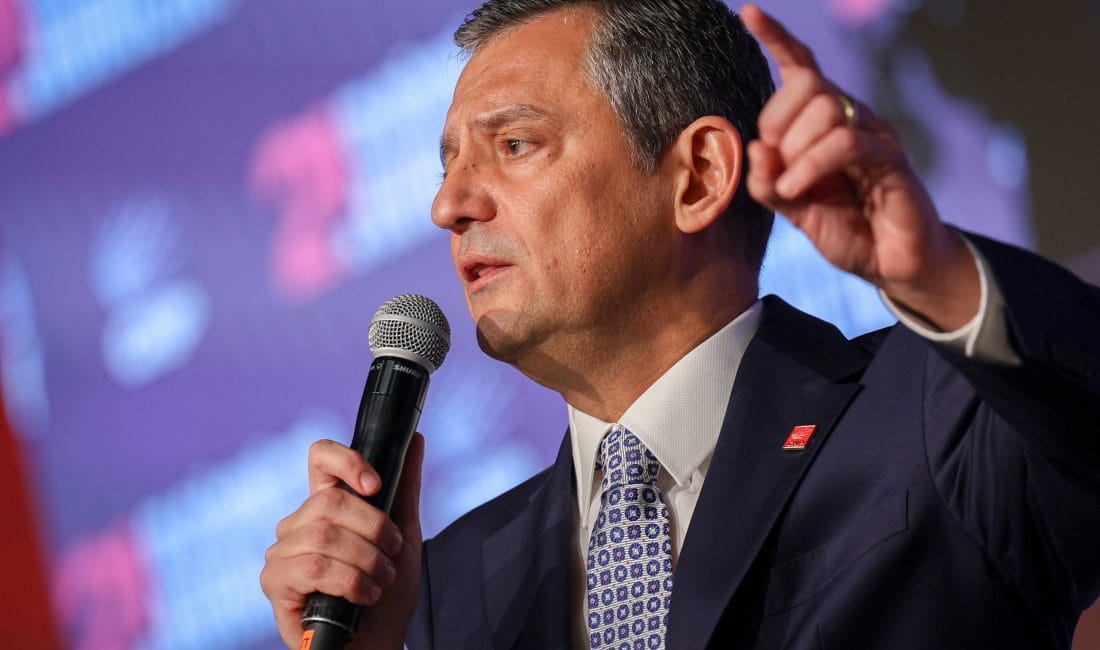 Mustafa Candaroğlu, Arnavutköy Belediye Başkanı olarak CHP Genel Başkanı Özgür