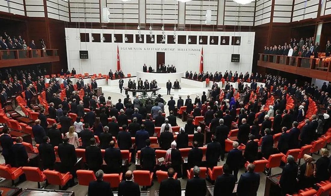 TBMM’de 2025 Bütçe Görüşmeleri ve Yeni Trafik Cezaları Gündemi Türkiye Büyük Millet Meclisi, yeni haftaya oldukça yoğun bir gündemle