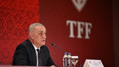 Türkiye Futbol Federasyonu (TFF) Başkanı İbrahim Hacıosmanoğlu, faal hakemlerin yasa