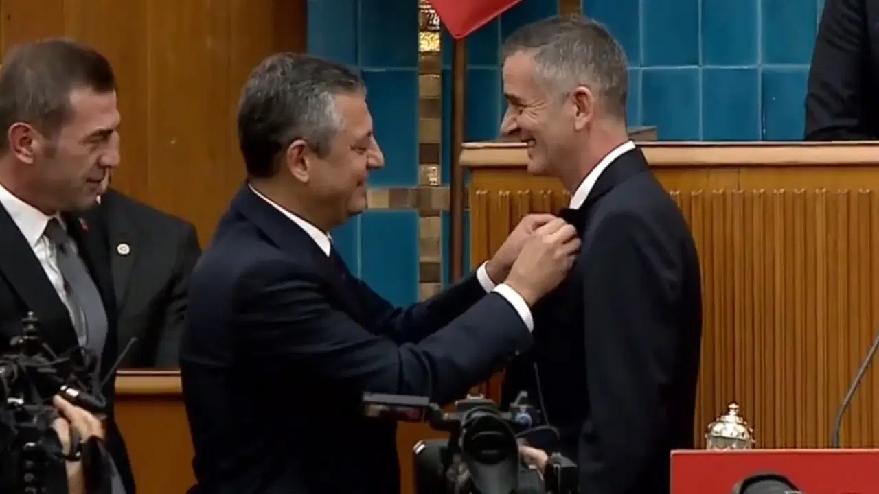 Ümit Dikbayır: İYİ Parti'den CHP'ye Geçişin Anlamı ve Beklentileri