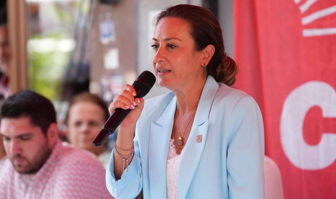 Manisa Celal Bayar Üniversitesi’nin yeni akademik yıl açılış töreninde, muhalefet