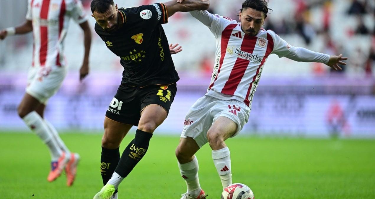 Göztepe Antalyaspor deplasmanında ikinci yarı açıldı