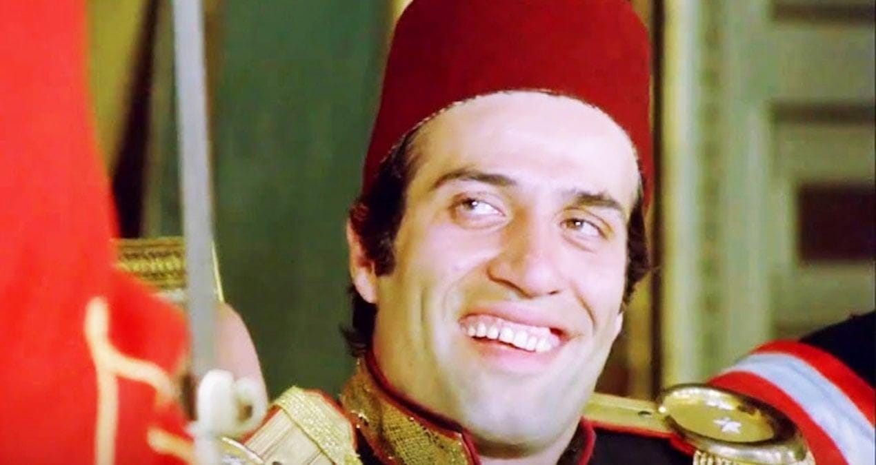 Kemal Sunal: Tiyatrodan Beyaz Perdeye Türkiye’nin Gülmece Ustası Kemal Sunal