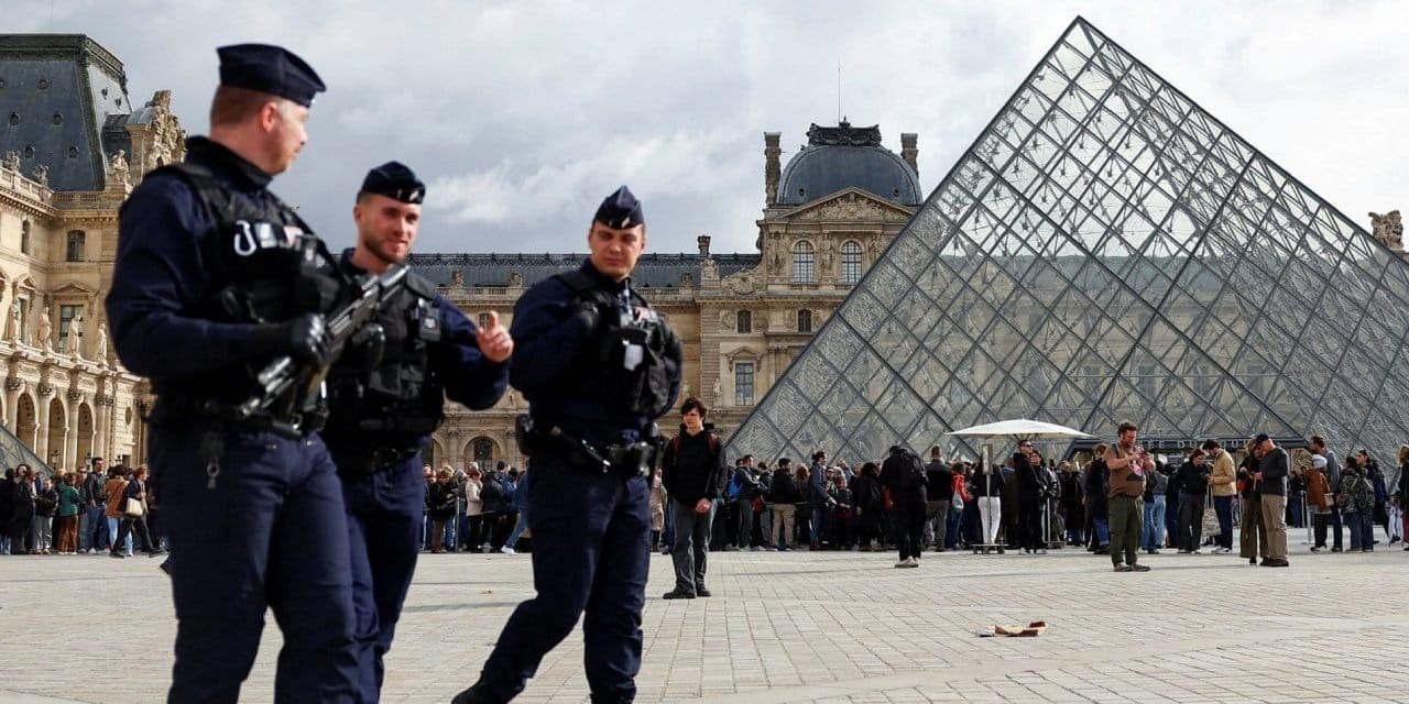 Paris’teki Louvre Müzesi’nde yaşanan ve dünya çapında gündem olan mücevher