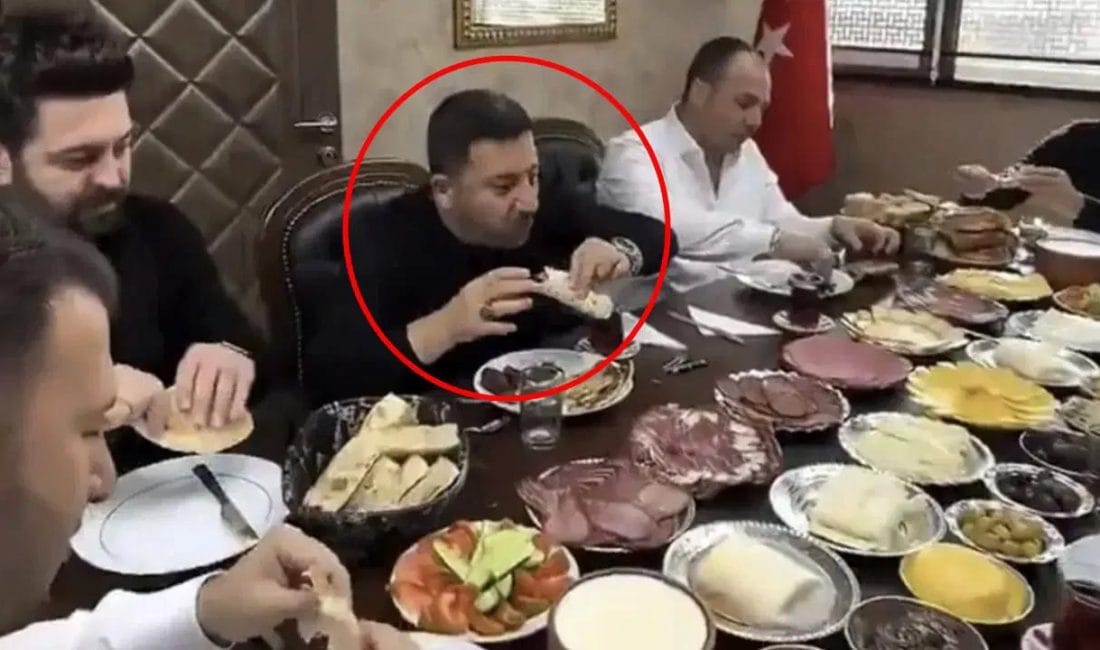 Nevşehir Belediye Başkanı Rasim Arı’nın Kayseri’de Oto Galerideki Kahvaltısı Sosyal