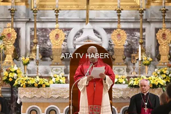 Papa 14. Leo İstanbul'da Saint Esprit Katedrali'nde Ayin Yönetti