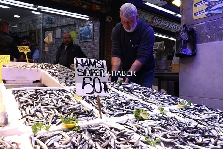 Ortahisar Balık Pazarında Hamsi Bolluğu: Fiyatlar ve Balıkçıların Değerlendirmesi