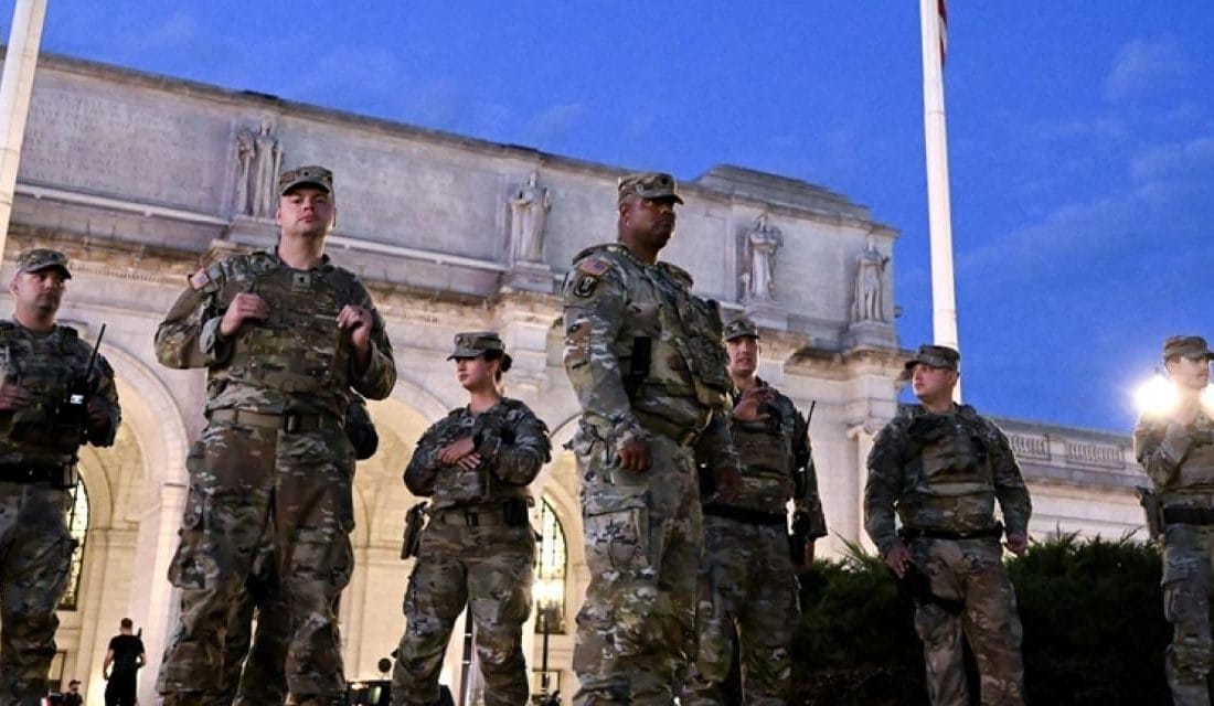 Trump’ın Nijerya, Venezuela ve Ukrayna’ya Dair Açıklamalarının Özeti Eski ABD Başkanı Donald Trump, Florida’dan Washington’a giderken uçakta gazetecilerin