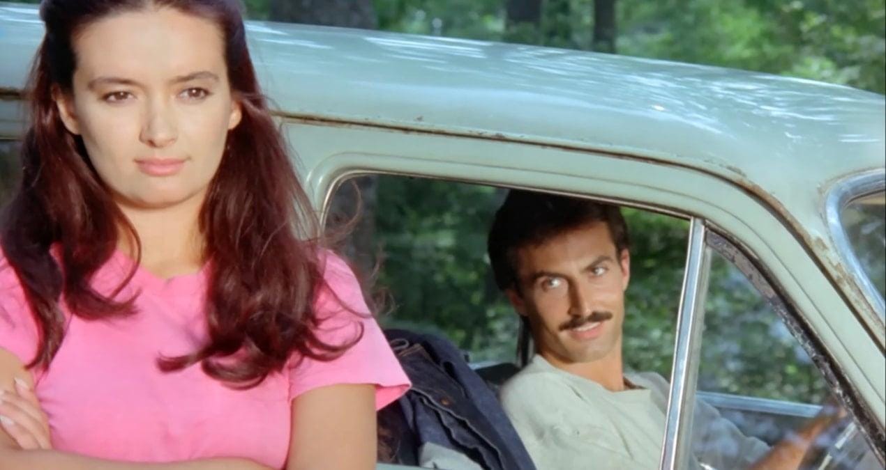 usta-oyuncu-rol-aldigi-filmin-afisini-gorunce-cilgina-dondu-tycGv2u3.jpg