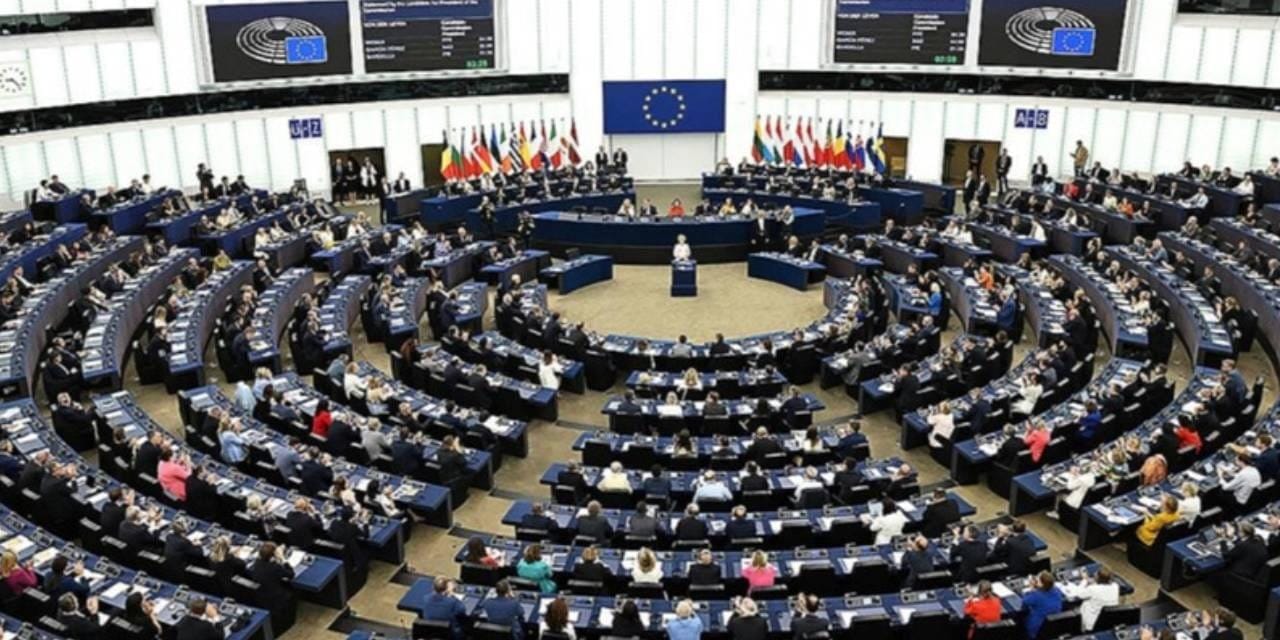 abdnin-vize-kisitlamasina-avrupadan-tepki-bu-karari-geri-cekin-zZHuPp9y.jpg
