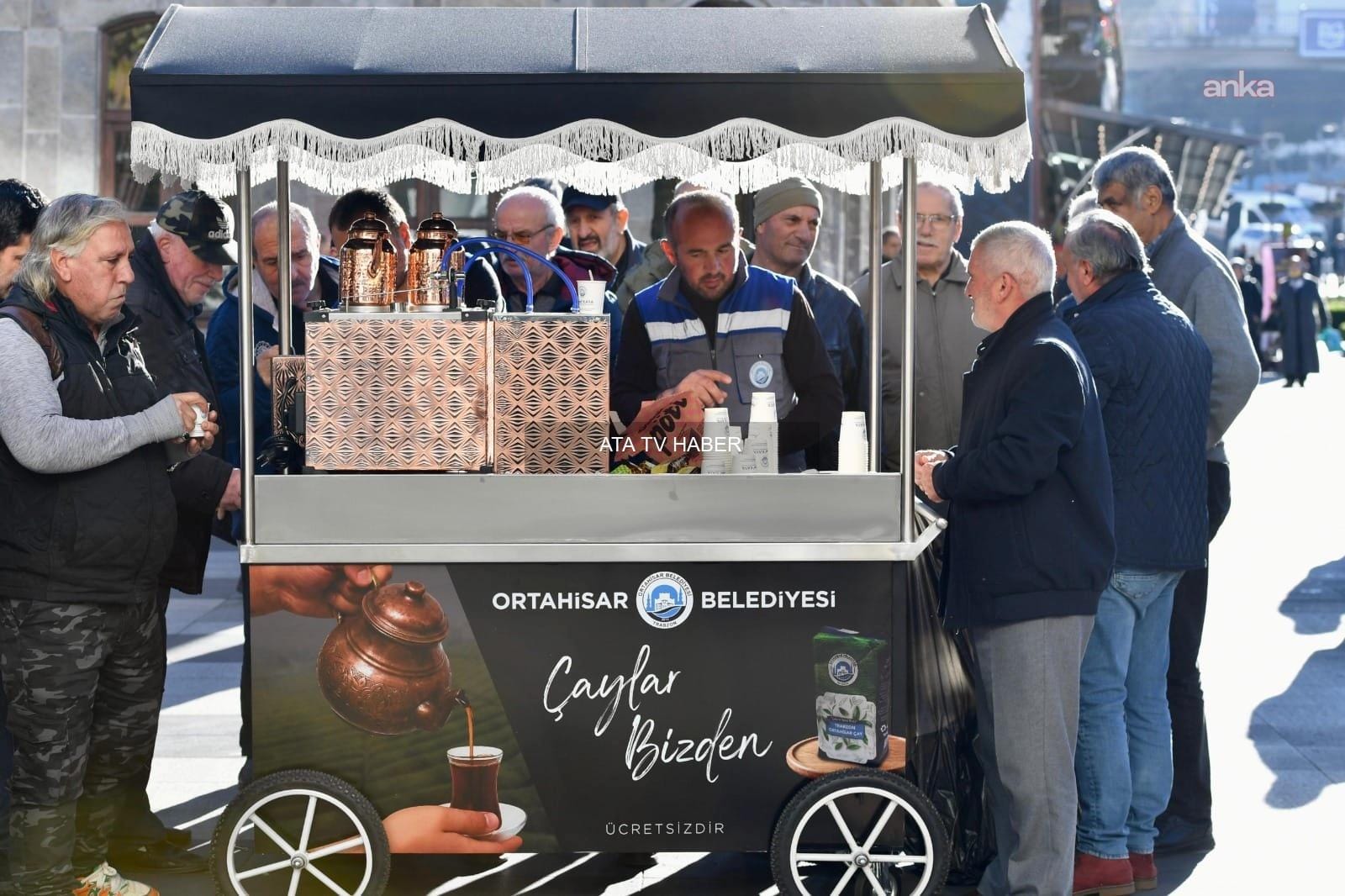Ortahisar Belediyesi'nden 'Çaylar Bizden' ile Ücretsiz Çay ve Kek İkramı