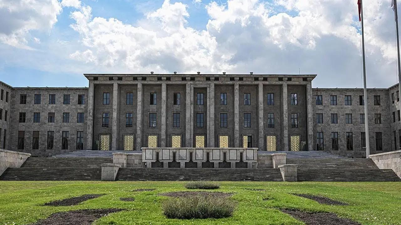 chpden-tbmmdeki-istismar-skandali-icin-arastirma-onergesi-HLWUx4WK.jpg