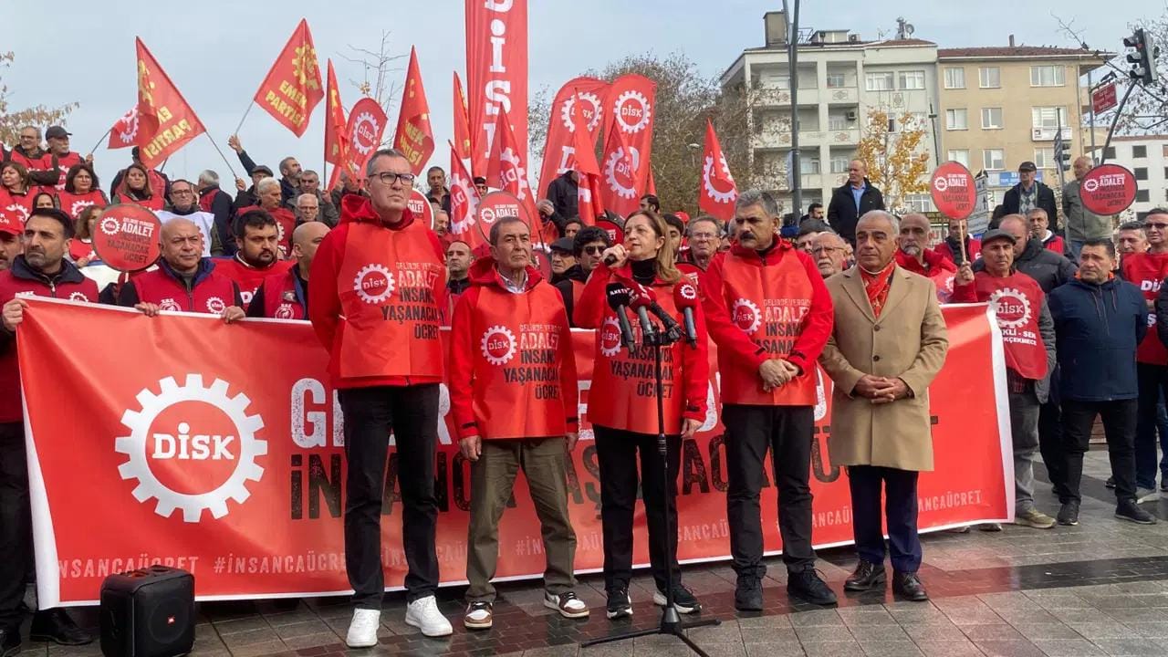 Türkiye Devrimci İşçi Sendikaları Konfederasyonu (DİSK) Ankara Yürüyüşüne Başladı Türkiye