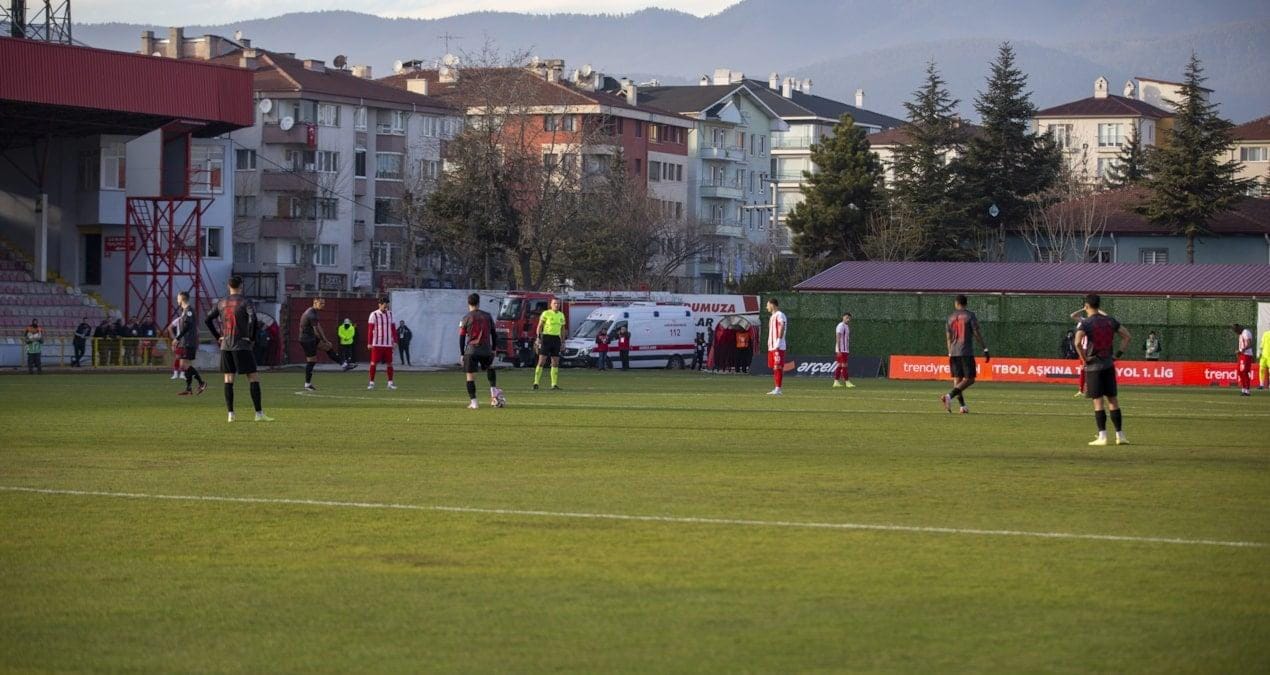 Boluspor’da Maaş Protestosu: Pendikspor Maçının Başında 1 Dakikalık Hareket Durdurma
