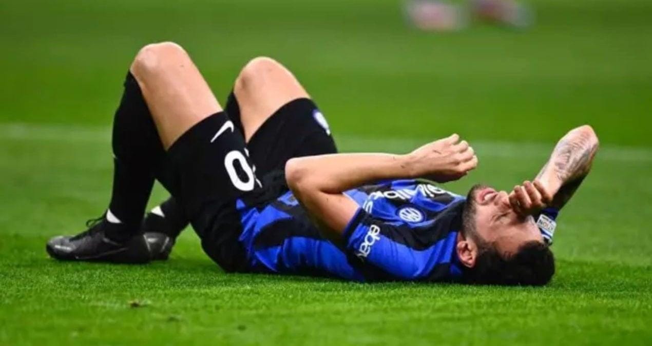 Hakan Çalhanoğlu, Inter-Liverpool Karşılaşmasında Erken Sakatlık Yaşadı Şampiyonlar Ligi’nde Inter